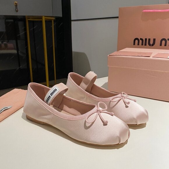 Miu Miu White Ballet Flats with Bow - Picture 3 of 9